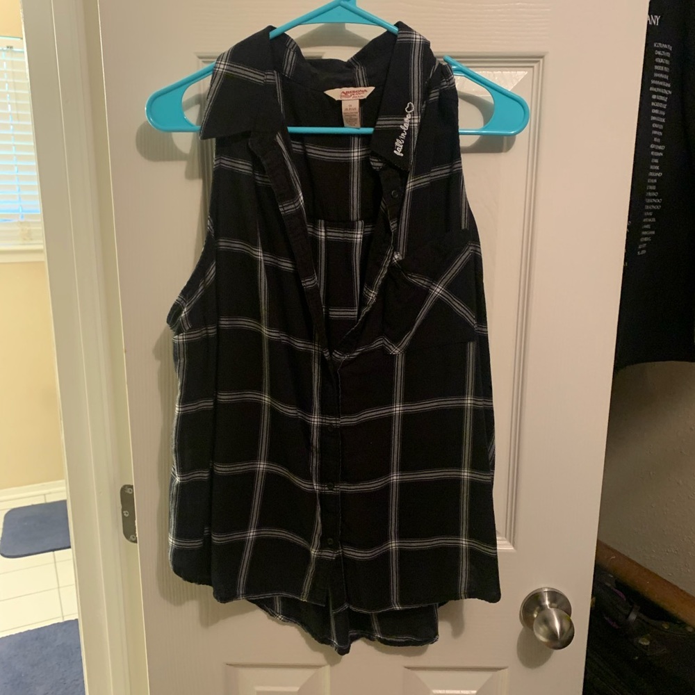 Sleeveless button up black and white plaid shirt. Junior plus.